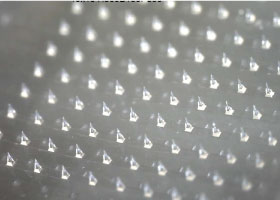 micropoint-100-magnified-picture-of-dissolving-microneedles